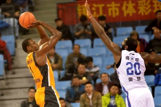 曼城戰(zhàn)勝萊斯特城后，哈蘭德告訴瓜迪奧拉要和球迷一起慶祝