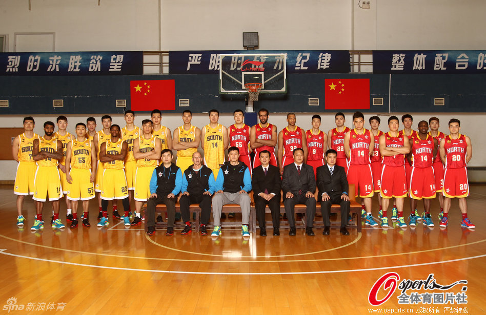 差點起沖突！沙德爭搶中對凱塞多犯規(guī)，凱塞多起身后將他推倒