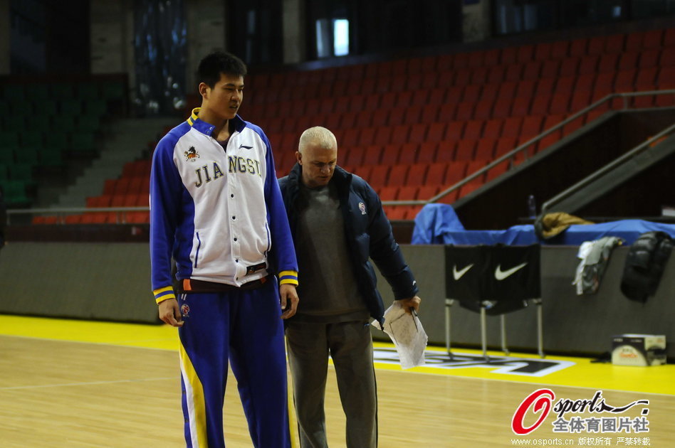 天津老甲A隊悼念魏東：我們深表哀悼！愿天堂有您摯愛的足球相伴