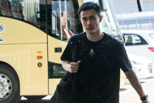 [流言板]突然起勢！濃眉接球三分也進，湖人5記三分轟出21