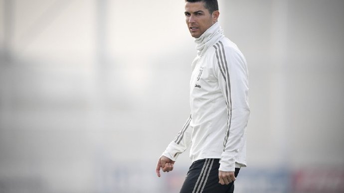 [流言板]萬箭穿心！大洛撿板命中三分，雄鹿半場12記三分領(lǐng)先19分