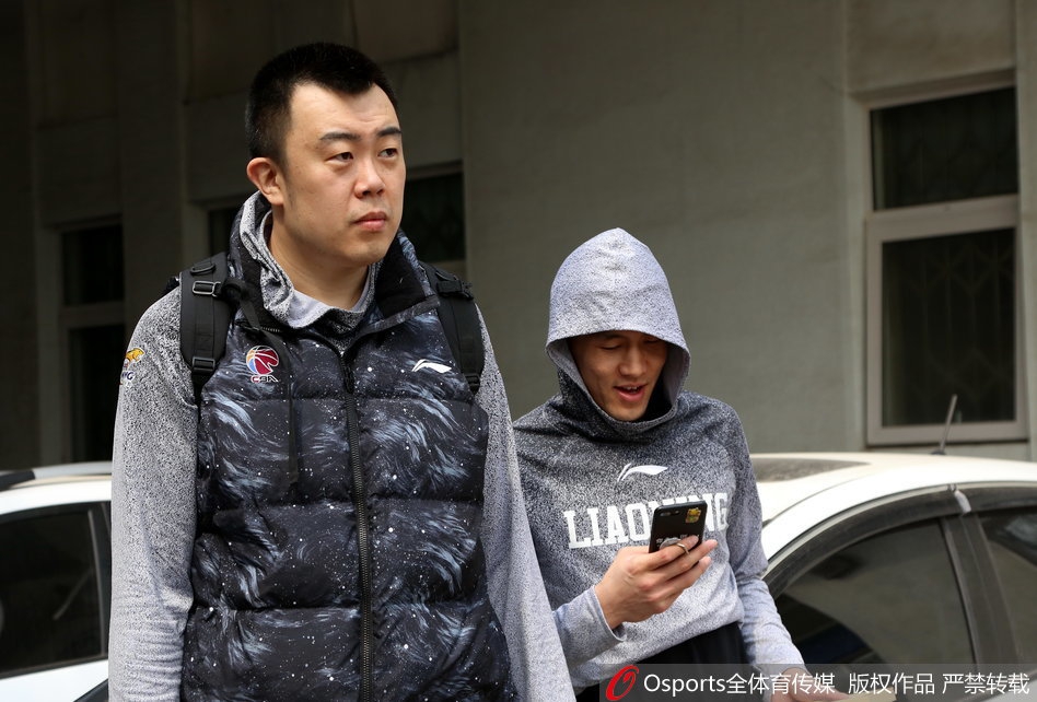 央視：盡管伊萬感冒，但他始終堅持作為每期集訓第一個被采訪者