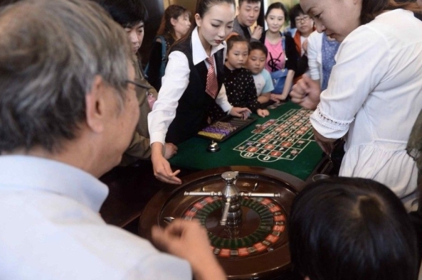 每體：曼聯(lián)切爾西今夏都接近8000萬歐報價費爾明，弗里克堅決留人