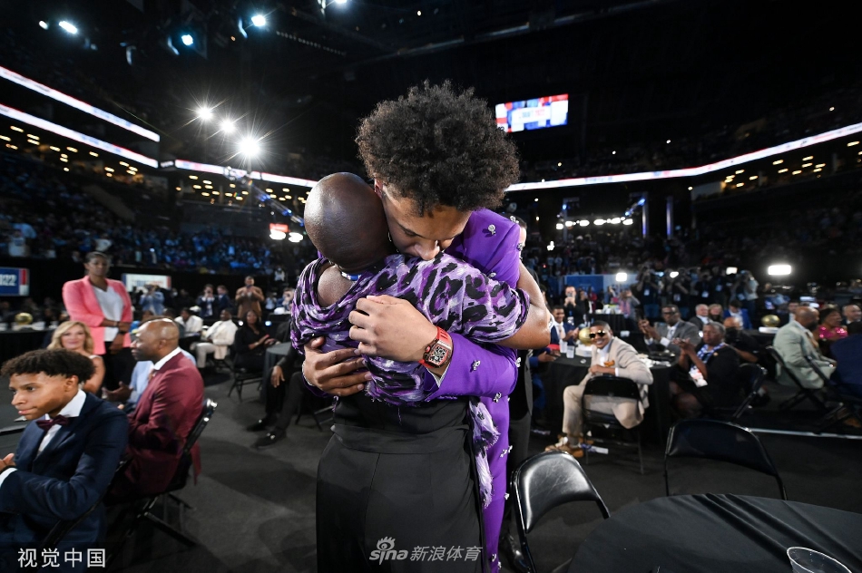 慘！日本送點換門將仍遭絕殺，被換下的混血門將痛哭流涕跪地不起