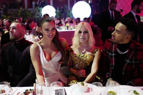 曬與11歲卡馬達(dá)聊天記錄，伊布：現(xiàn)在不止是我，全世界都認(rèn)識你了