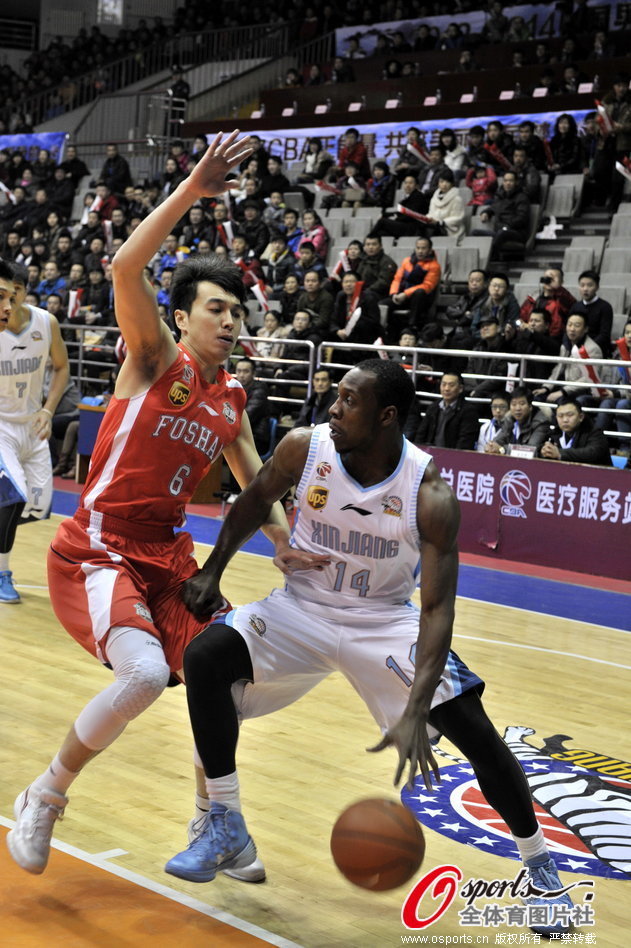 主持人：我會(huì)以遠(yuǎn)低于3