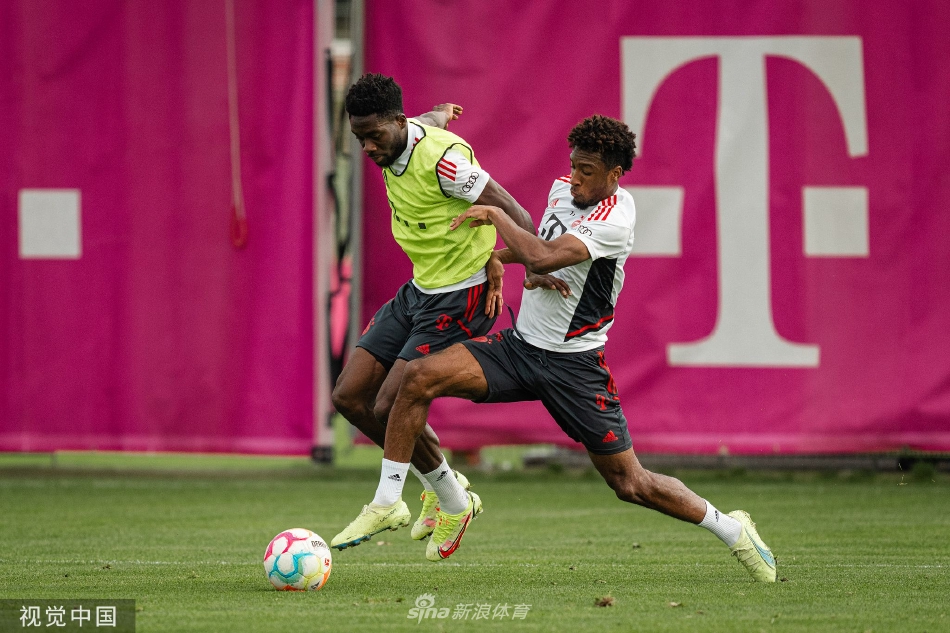 Lucky ball！威少迎著申京出手三分，球幸運彈進籃筐