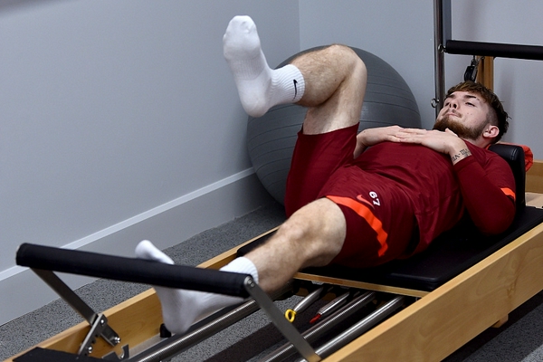 上演帽子戲法，哈蘭德賽后開心帶走比賽用球