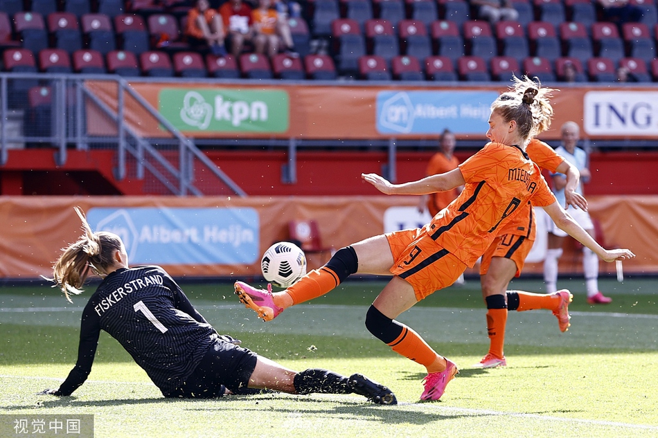 孫興慜謝場表達歉意時被球迷辱罵…???Wanker wanker wanker