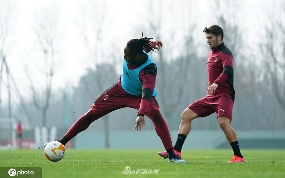 官方：朗尼克已經(jīng)在本周四順利出院，下周一開始帶領奧地利備戰(zhàn)