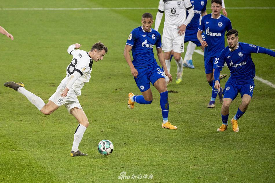 本賽季五大聯(lián)賽地面對抗成功榜：亞馬爾32次居首 尼科第二