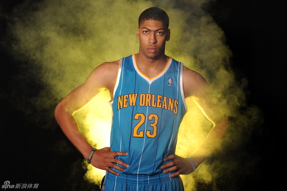 不敵曼聯(lián)！薩拉赫慘淡數(shù)據(jù)：16次丟失球權 1次錯失進球 過人0成功