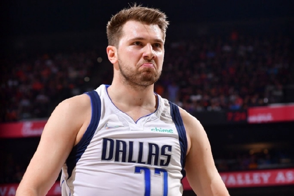 湖人舊將對飆！庫茲馬強攻英格拉姆拋進 后者籃下打中迅速回應