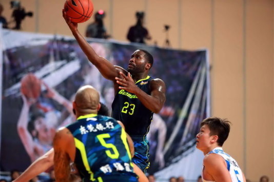 [流言板]高效！亞歷山大半場12投8中，罰球3中3，得到19分3籃板1助攻