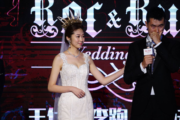 冰火兩重天！弗里克上一秒站在場邊表情不悅，下一秒飛奔慶祝絕殺