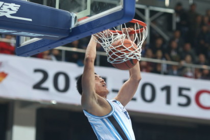 延續(xù)火力！快船首節(jié)18投12中命中率高達(dá)67%，領(lǐng)先開拓者10分