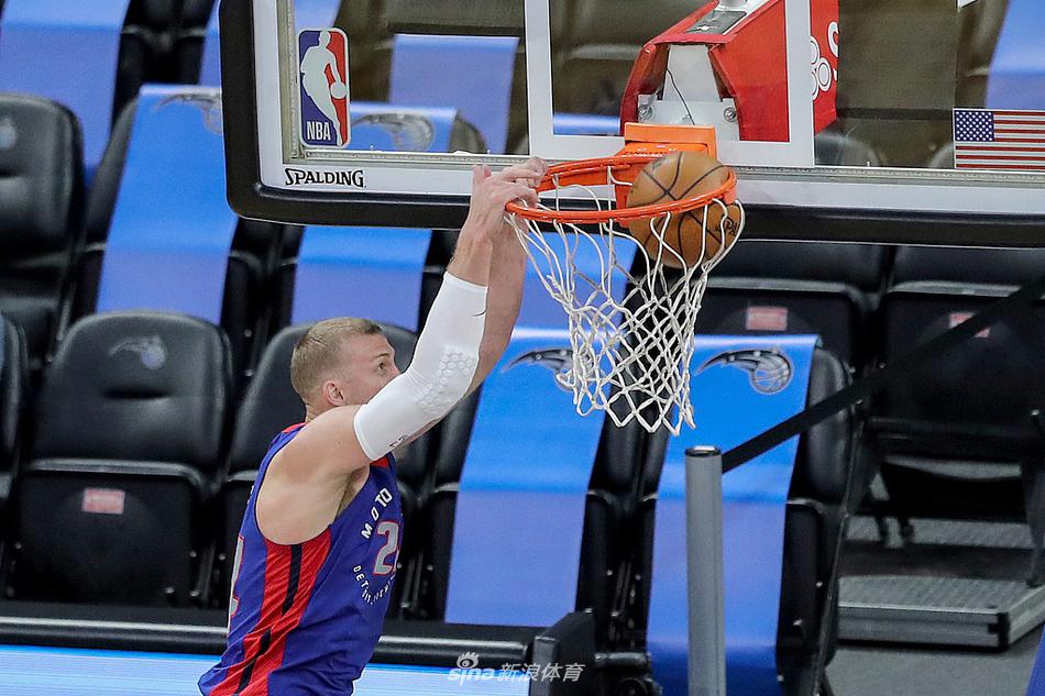 內(nèi)維爾：B費絕對是曼聯(lián)最優(yōu)秀的球員，但不適合踢后腰