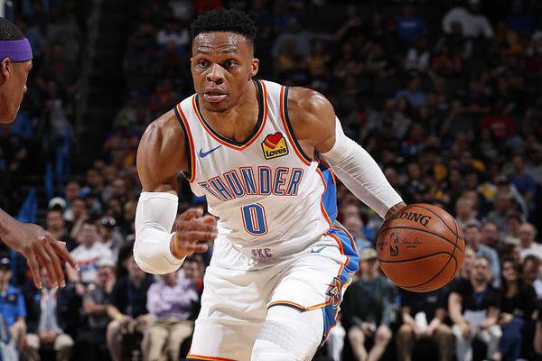 連續(xù)十場不?。±锲肿罱?0場英超客場對水晶宮，9勝1平