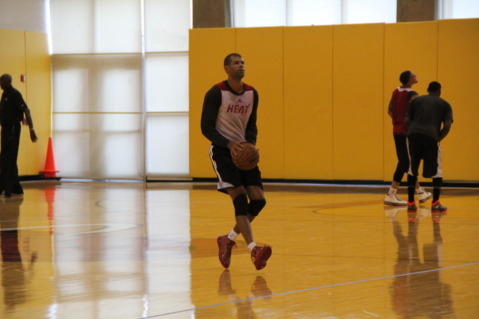 ??利物浦進(jìn)球薩拉赫手球未判，球迷調(diào)侃：這不是上籃動作嗎？