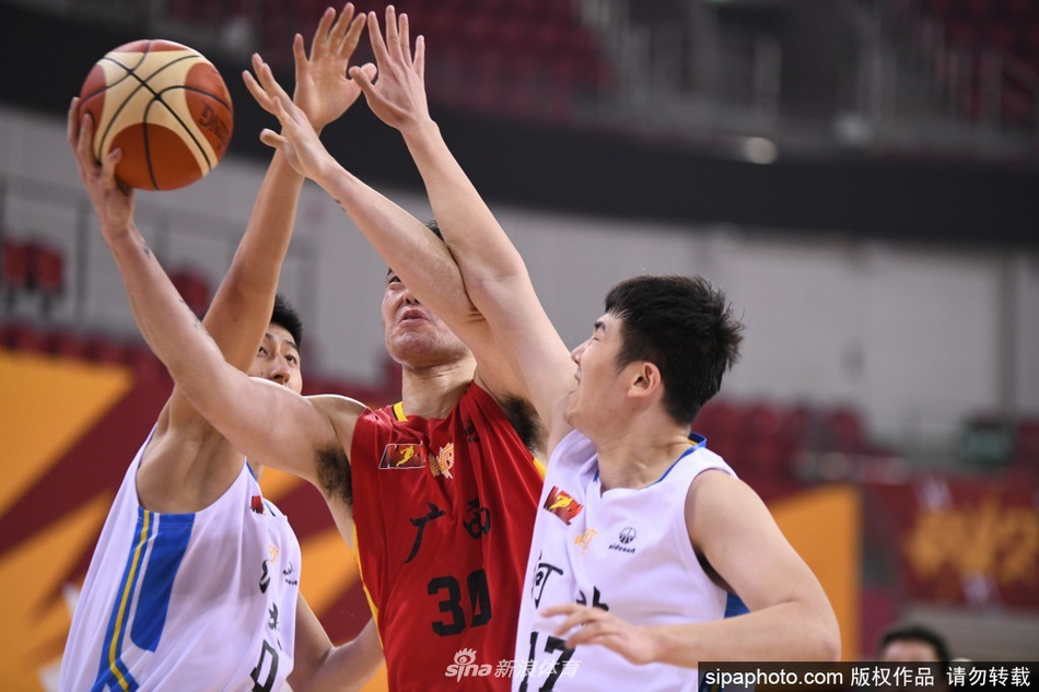 76人本輪系列賽的投籃、三分、罰球命中率均高于尼克斯