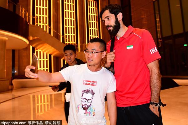利物浦官方：22歲青訓中場湯姆