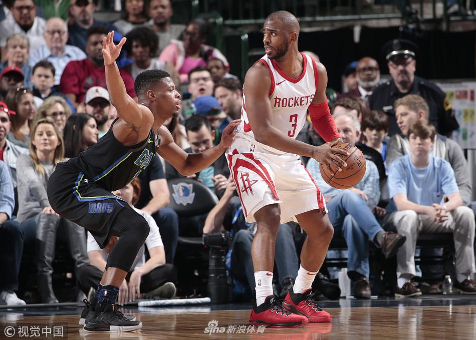 十打十了！上半場補時階段，卡塞米羅兩黃變一紅被罰下