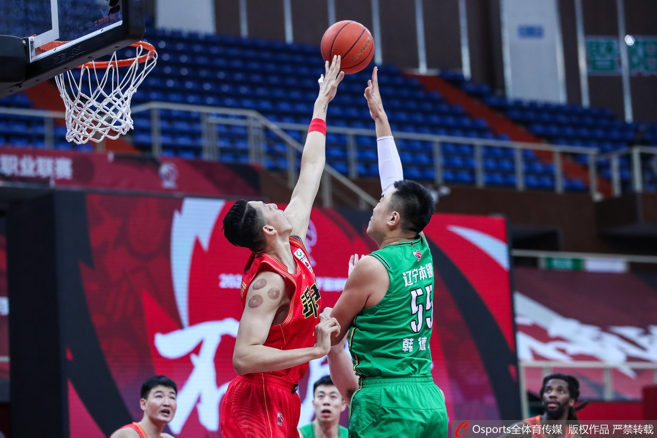 略有進步！勇士本賽季上半程21勝20負，上賽季19勝22負