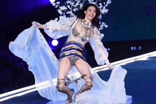 擺大巴！桑切斯紅牌后切爾西連換2人，約根森、阿達拉比奧尤上場