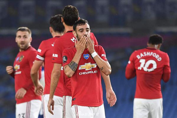 禁區(qū)任人飛！卡林頓送拋傳 巴格利在恩比德頭上點進還要加罰