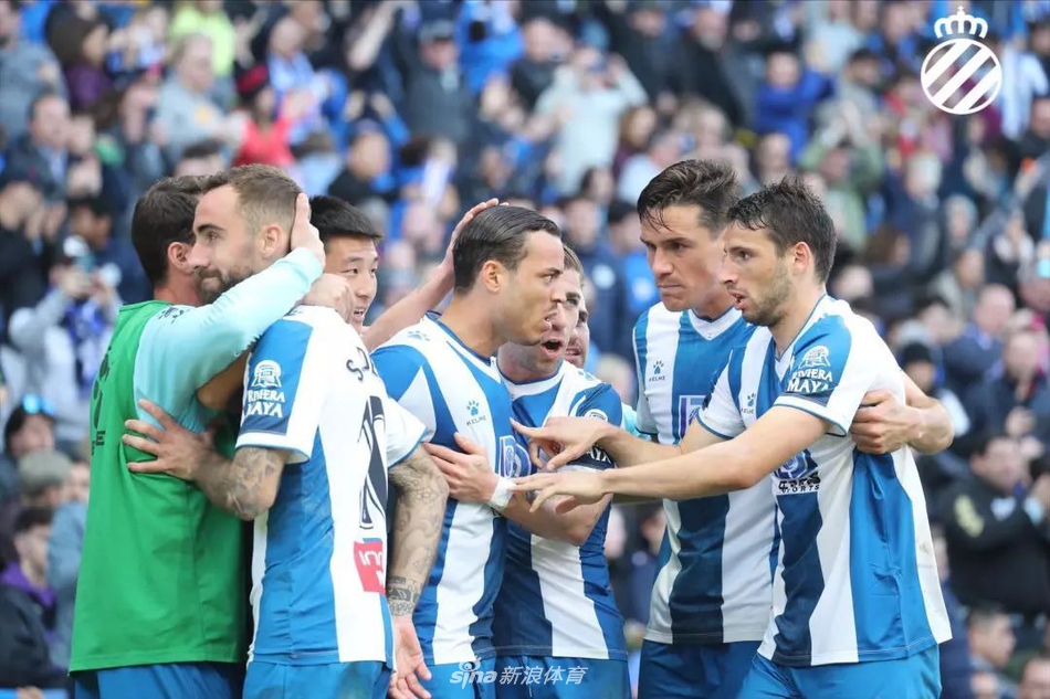 替補登場傳射建功，馬丁內(nèi)利當選阿森納2