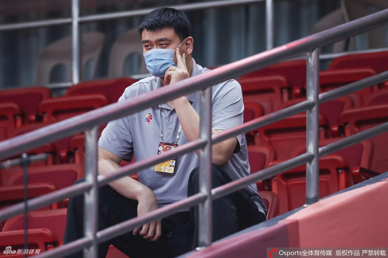 霍爾與佛度關(guān)系不一般 推薦女球童助其事業(yè)騰飛