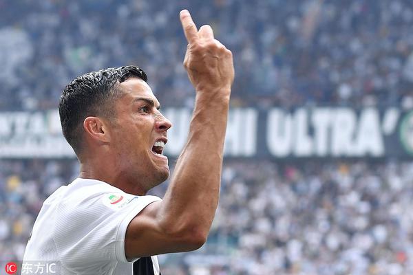 手真硬！格蘭姆斯干拔三分再中，上半場已經(jīng)砍下14分