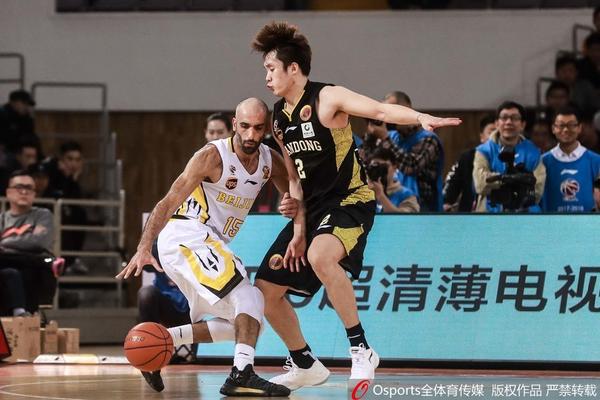 曼城戰(zhàn)勝萊斯特城后，哈蘭德告訴瓜迪奧拉要和球迷一起慶祝
