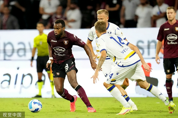 奧賴利穿襠傳球，多庫再送助攻，哈蘭德挑射得手，曼城2