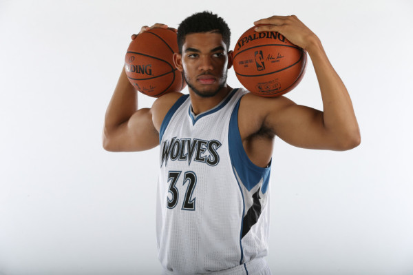 英媒：阿聯(lián)酋財(cái)團(tuán)聯(lián)系小貝合作收購曼聯(lián) 格雷澤家族要價50億鎊