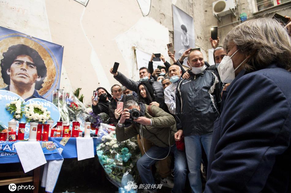 [流言板]無力回天！杰羅姆全場三分8投全中，空砍33分3籃板3助攻