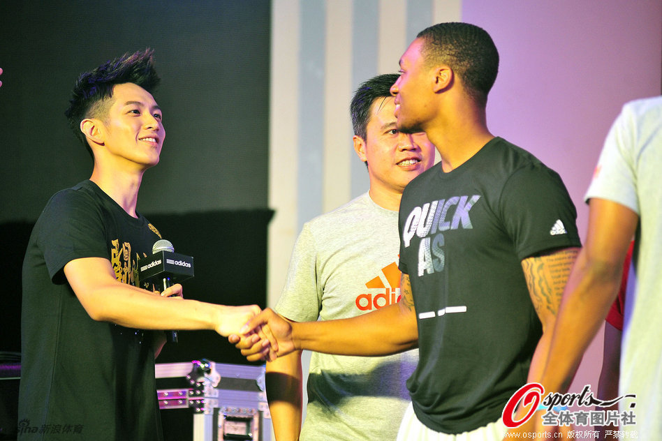 孔帕尼：你們記者把卡爾捧得很高，炒作球員就是你們的工作