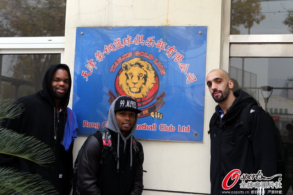 速覽：九游小編為大家梳理了mc中潛影箱和末影箱的主要區(qū)別，兩者在儲存機制和使用場景上各有特點。末影箱的物品欄是每名玩家獨立的，適合安全存儲，潛影箱則便于攜帶和運輸物品，滿足不同冒險需求。1、末影箱在游
