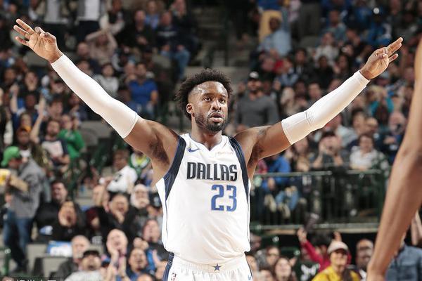 1962年的今天張伯倫全明星賽砍下42+24，以敗方身份當(dāng)選MVP