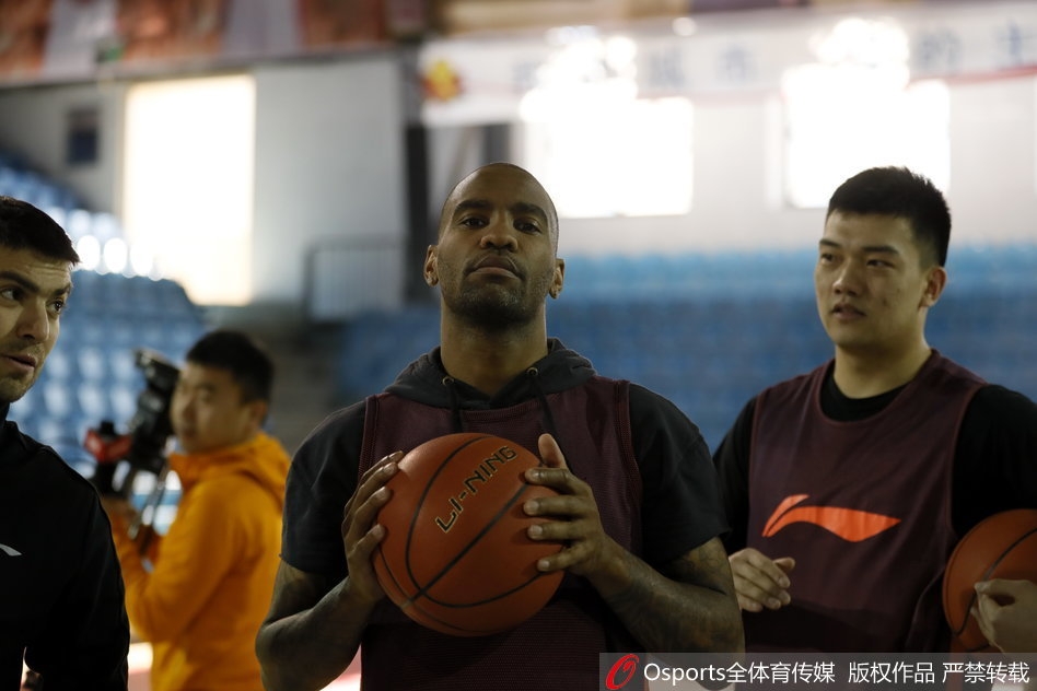 雙標(biāo)??TNT：奧利弗無視霍伊倫拖延開球，卻曾因此罰下特羅薩德