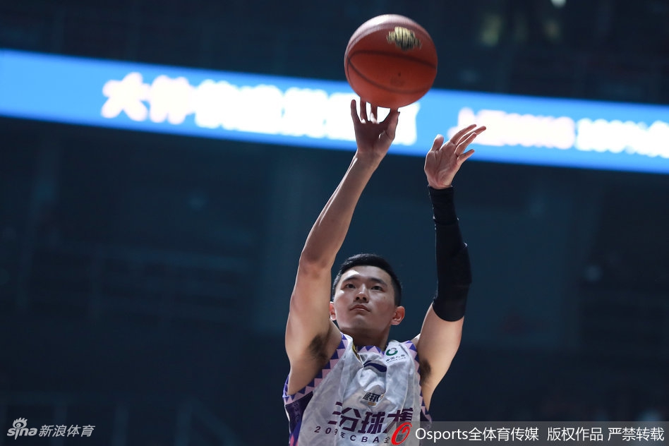 速覽：為大家?guī)怼段业氖澜纭窡o盡催化劑的合成方法介紹。玩家需要通過中子態(tài)素壓縮機將各類礦物塊壓縮成奇點，收集足夠奇點后即可進行無盡催化劑的制作。如果安裝了其他mod，合成配方還會有所變化。我的世界無盡
