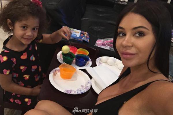 自開放以來，《戰(zhàn)地6》封閉測試項目“戰(zhàn)地實驗室”源源不斷地出現(xiàn)泄露情況：實機演示、游戲細節(jié)、模式介紹……幾乎所有內(nèi)容都流到了互聯(lián)網(wǎng)上，讓粉絲們在游戲正式公布前就看到了大量內(nèi)部資料。在一次IGN的采訪中