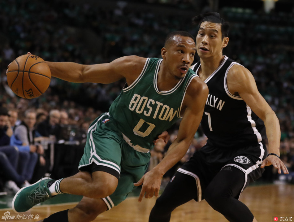 希門尼斯禁區(qū)一路內(nèi)切后打門被撲，萊奧看后呲著大牙面目略顯猙獰