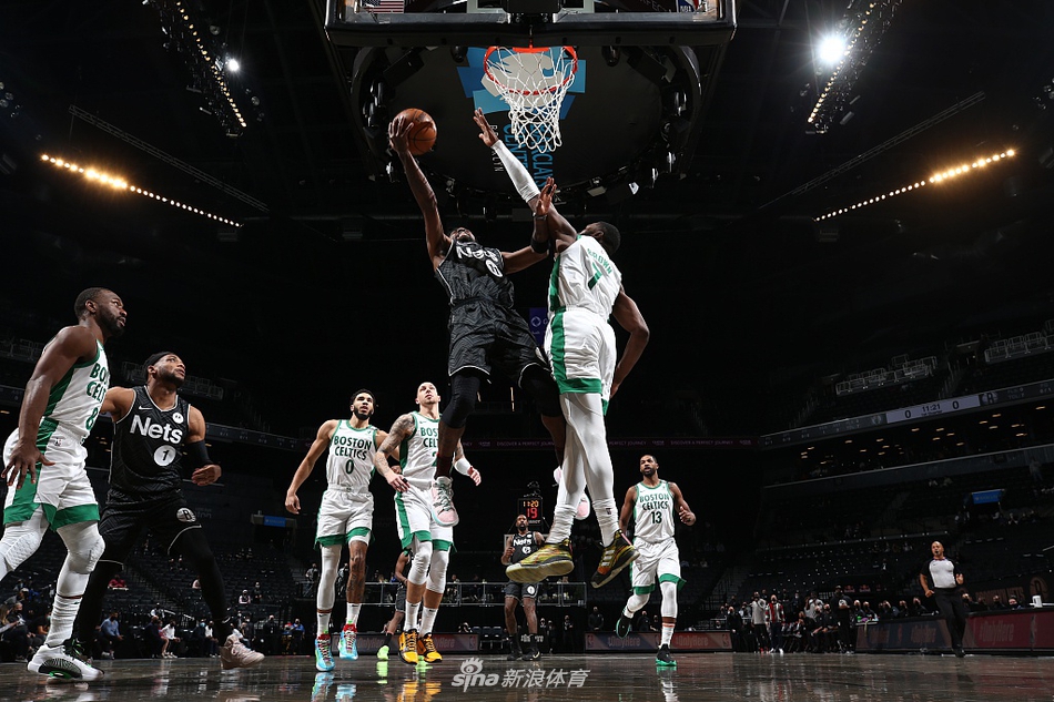 酷似莫蘭特！斯莫爾半場6中2拿到5分2板1助 4失誤&正負(fù)值