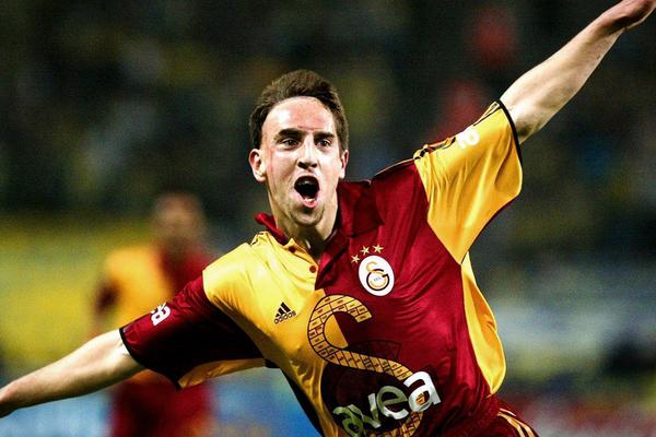 二次連線！迪亞斯后腳跟做球助攻凱恩兜射破門雙響，拜仁5