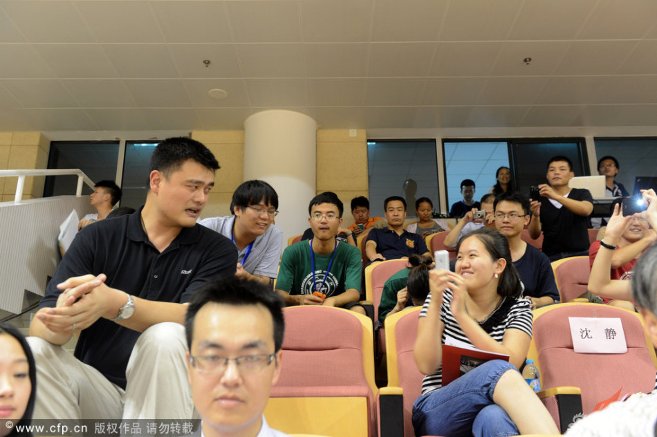 英媒：斯特林目前照常訓練，期待冬窗尋找合適的俱樂部加盟