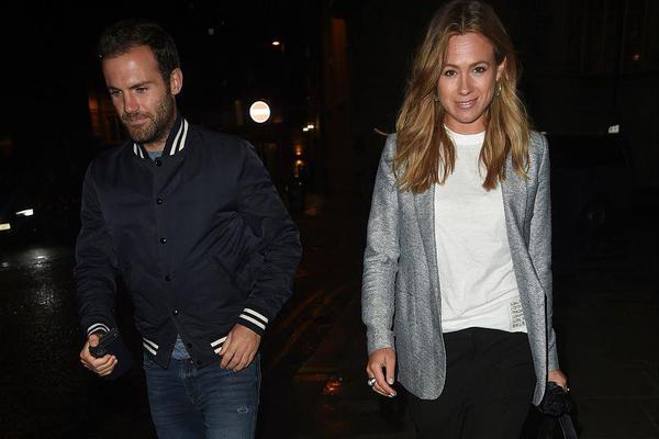 [流言板]布克半場13中9得到21分4籃板3助攻，其余隊(duì)友35中9得到25分