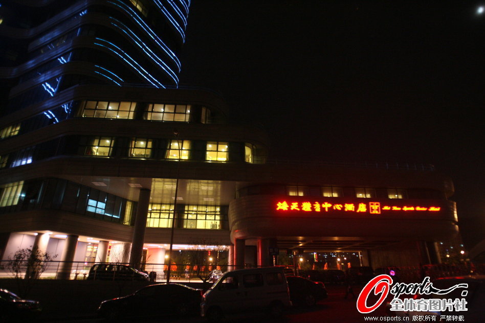 霍爾與佛度關(guān)系不一般 推薦女球童助其事業(yè)騰飛