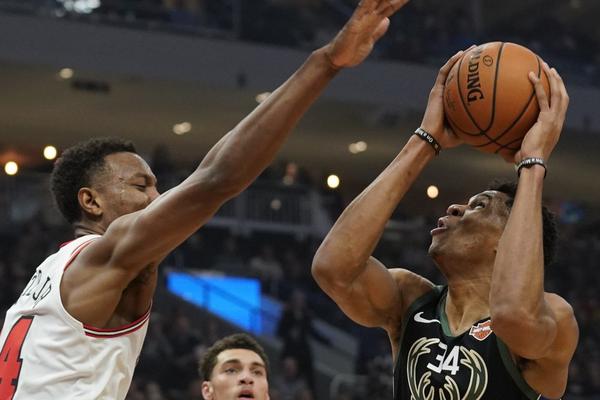 勝利9分鐘領(lǐng)先！科曼邊路1v1強(qiáng)突傳中，馬內(nèi)凌空抽射破門