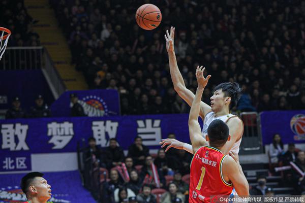 虎撲01月16日訊 今日NBA常規(guī)賽，雷霆118-102戰(zhàn)勝76人。本場比賽亞歷山大出戰(zhàn)33分鐘，15投12中得到32分3籃板9助攻2搶斷1封蓋。本場比賽結(jié)束后，亞歷山大本賽季的場均得分來到31.5分
